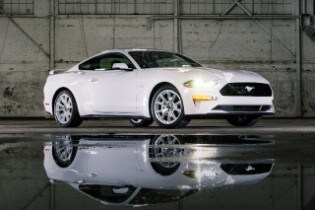 2022 Mustang Coupe Ice White Appearance Package